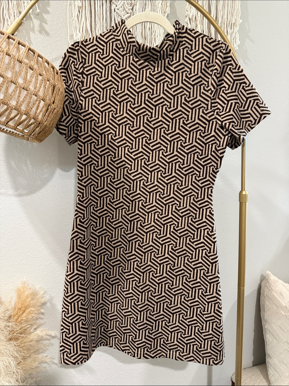 Geometric Print Short Sleeve Mini Dress in Beige and Black